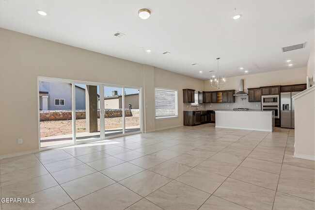 Building Photo - 904 Keenland Ave