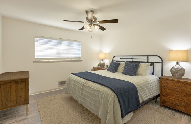 Building Photo - 523 Pitt Moore Rd