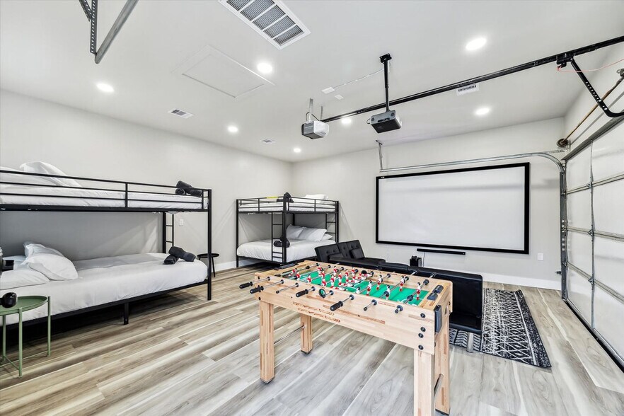 Building Photo - 5615 Cerritos Dr