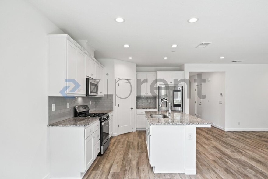 Building Photo - 1280 Hernandez Wy