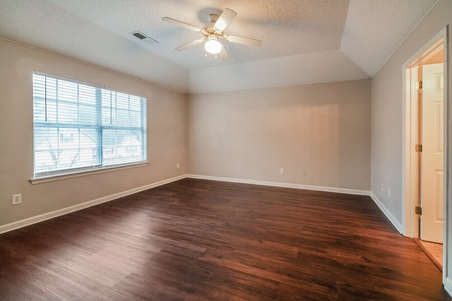 Building Photo - 409 Robin Hill Ln