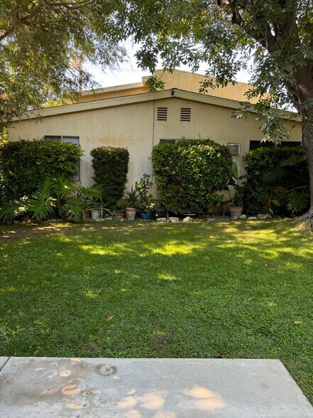 Primary Photo - 423 E Cedar Ave