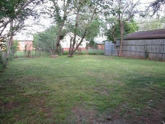 Building Photo - PRELEASING Early Aug 2026 -(3) Bed/(1) Bath Close to Campus! Pet Negotiable!