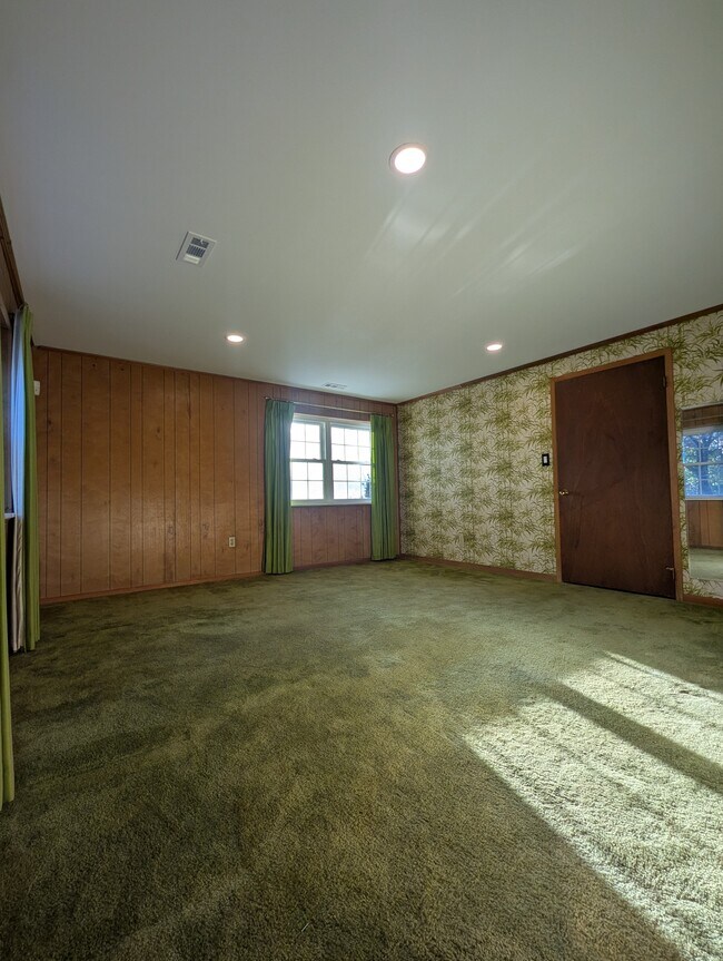 Building Photo - 201 Highland Cir