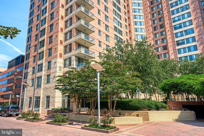 Building Photo - 851 N Glebe Rd