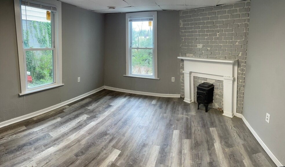 Building Photo - 2022 Plainview Ave