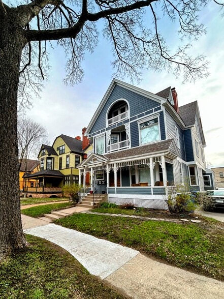 Primary Photo - 1825 Park Ave