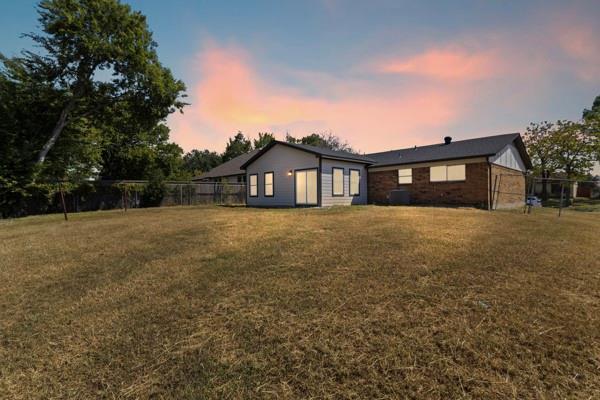 Building Photo - 1449 Eastside Dr