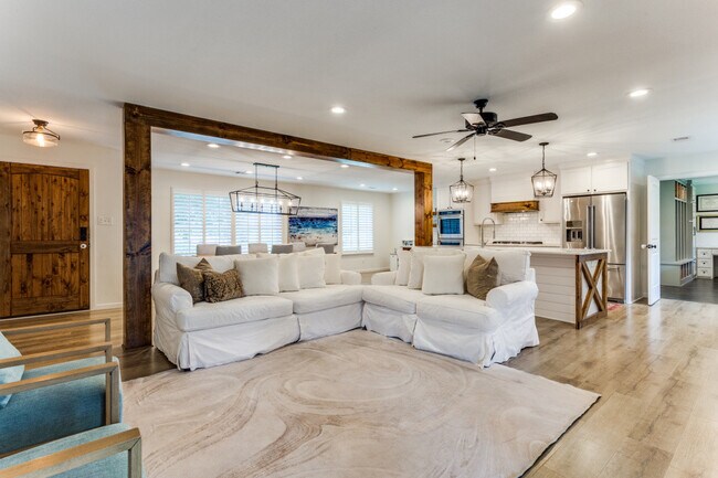 Living Room - 516 Hillside Rd