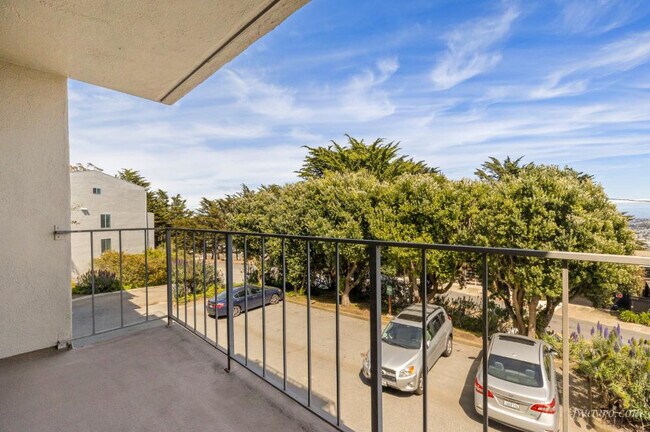 Building Photo - 160 Gardenside Dr