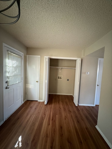 Building Photo - 1227 Dallas Dr