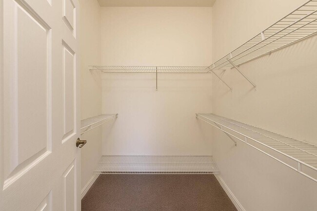 Building Photo - 1140 University Blvd