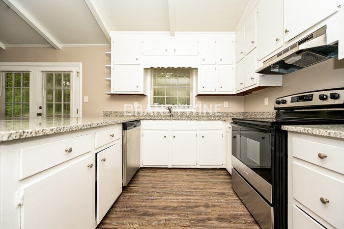 Building Photo - 5515 Scofield Rd