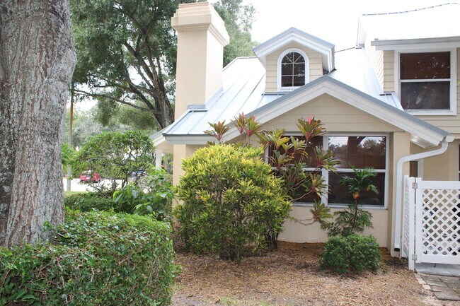 Building Photo - 10 E Gateway Blvd
