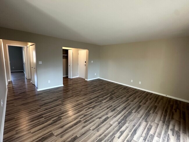 Building Photo - 42 Maple St