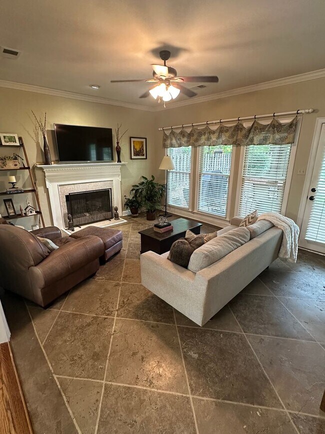 Building Photo - Beautiful Home in Almadale Farms!