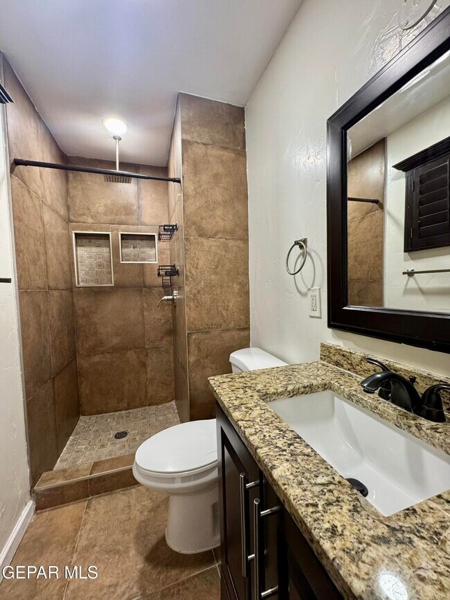 Building Photo - 142 Clairemont Rd