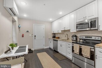 Building Photo - 624 N 35th St