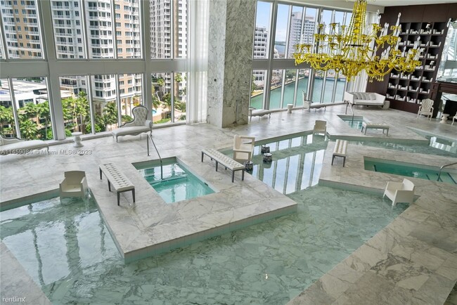 Building Photo - Studio, 1 bath Condo - 475 Brickell Ave Ap...