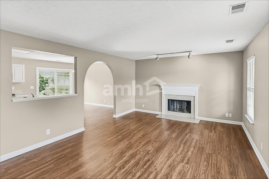 Building Photo - 2990 Buckner Ln