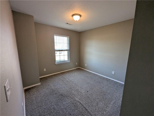 Building Photo - 840 Ash Ct