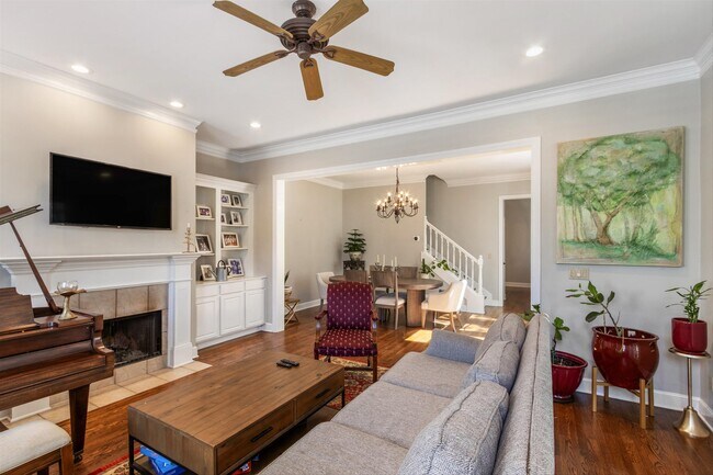 Building Photo - 948 River Breeze Dr