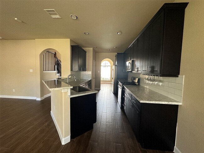 Building Photo - 2438 Garden Falls Dr