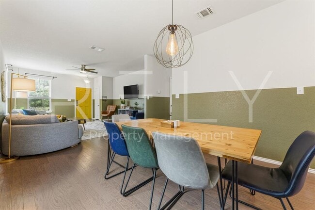 Building Photo - 1600 Cliffbrake Wy