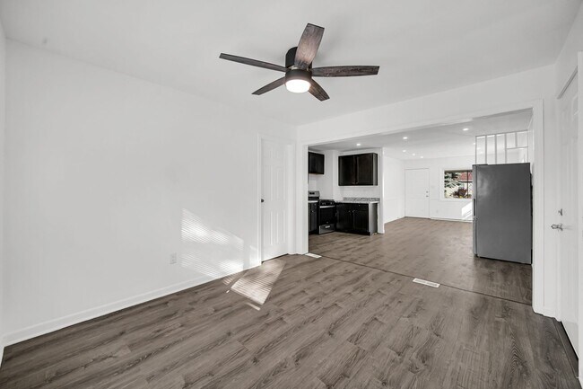 Building Photo - 3 Bedroom 1 Bathroom House for Rent!