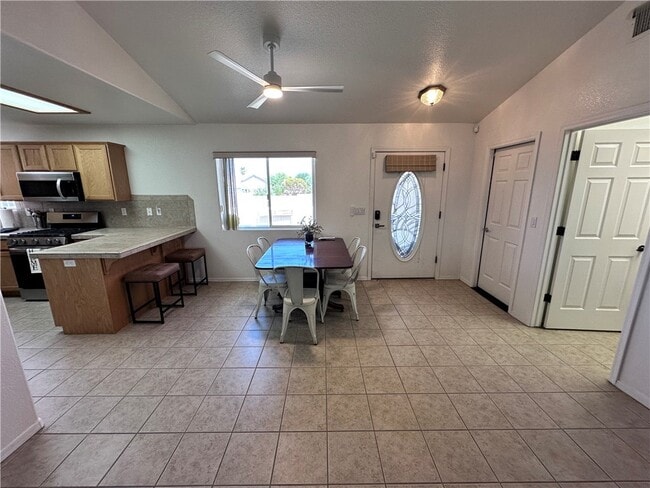 Building Photo - 5087 Emerald River Dr