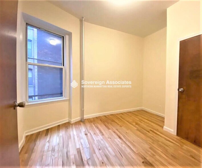 Building Photo - 515 W 111th St