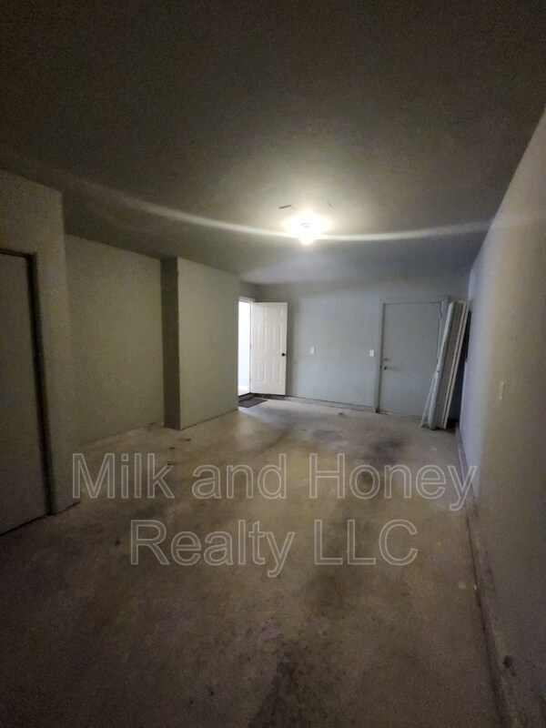 Building Photo - 1214 NW 22nd St