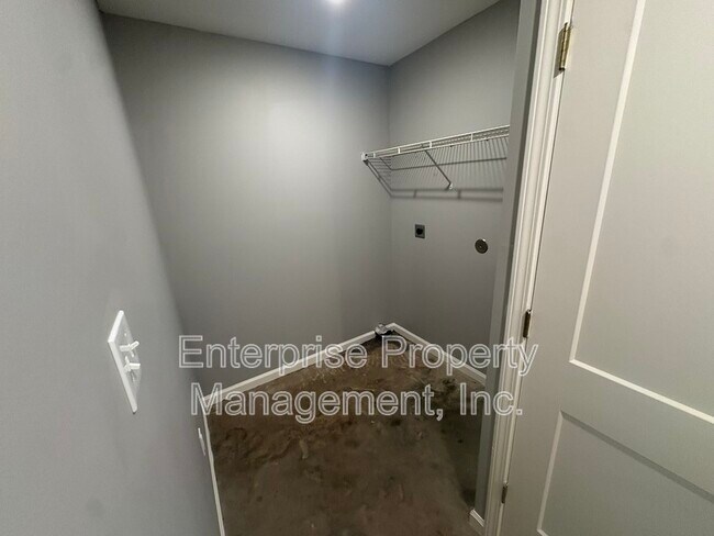 Building Photo - 3187 E Shirley Cir