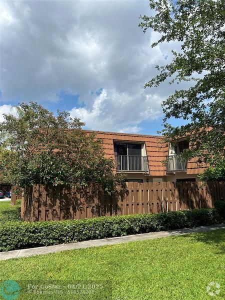 Building Photo - 4101 Wimbledon Dr