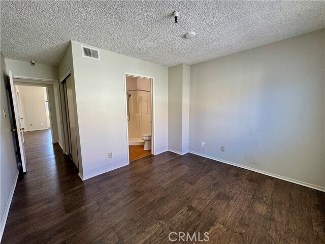 Building Photo - 987 E Del Mar Blvd