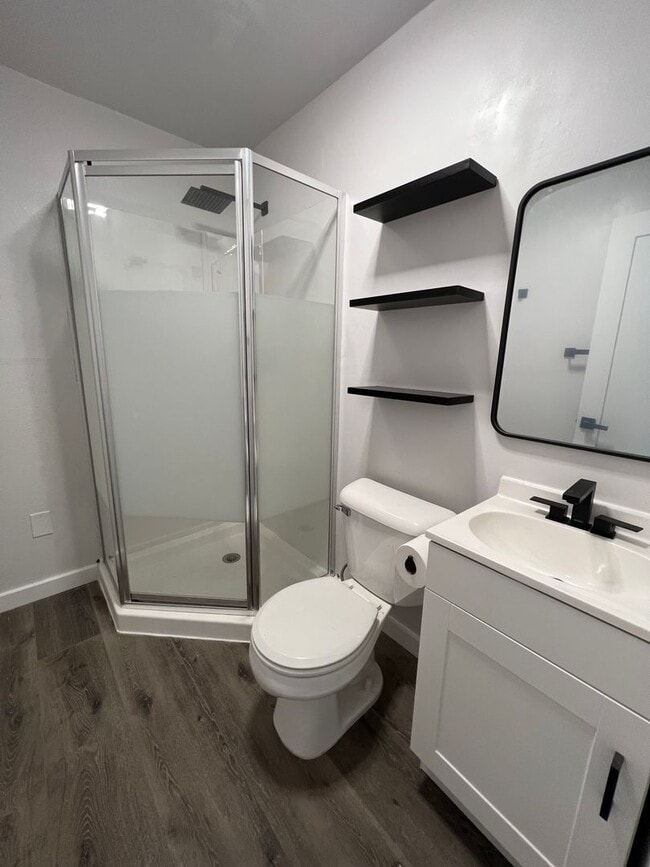 Building Photo - Fully Renovated 2 Bedroom 2 Bathroom in Ci...