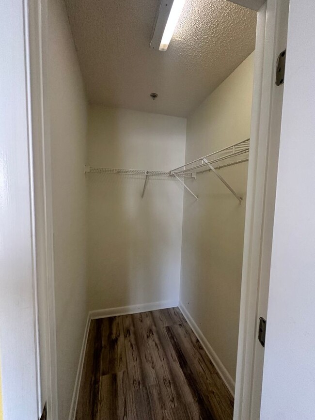 Building Photo - Private Bedroom + Bathroom Near NCSU