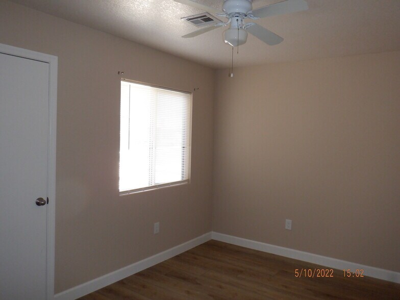 Building Photo - 9885 E La Palma Ave