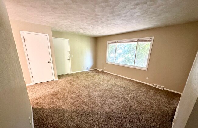 Building Photo - 509 W Valley Dr