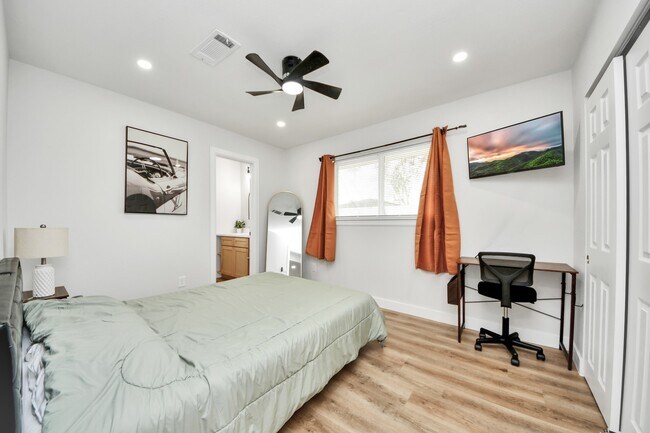 Building Photo - 5115 Clay St