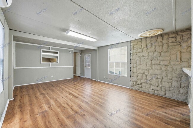 Building Photo - 1307 Oakridge Rd