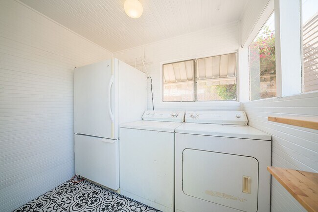 Building Photo - 2339 Norwalk Ave