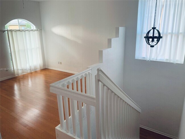 Building Photo - 4951 SW 38th Way