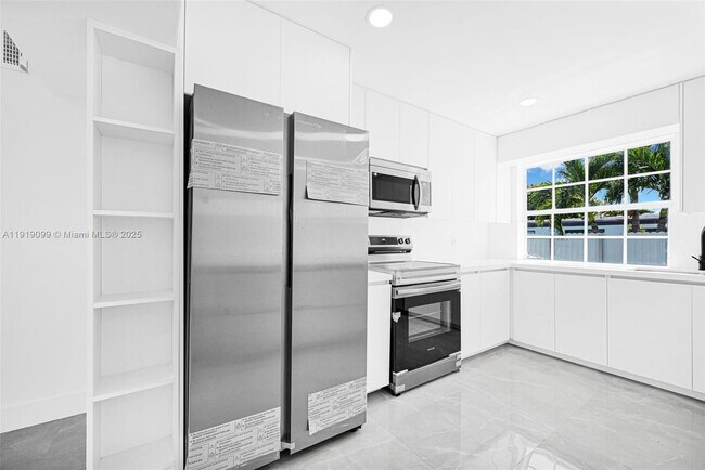 Building Photo - 4040 SW 108th Ave