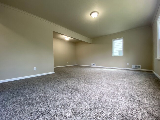 Building Photo - Remodeled 4 Bedroom 3 bath Home