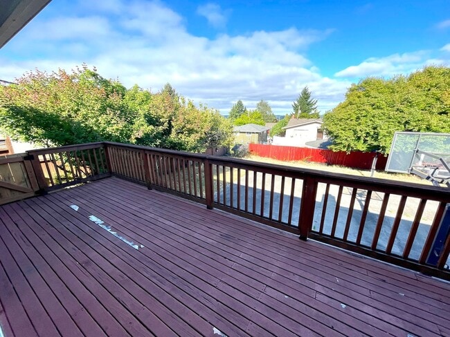 Building Photo - 4-Bedroom North Tacoma Home with Stunning ...