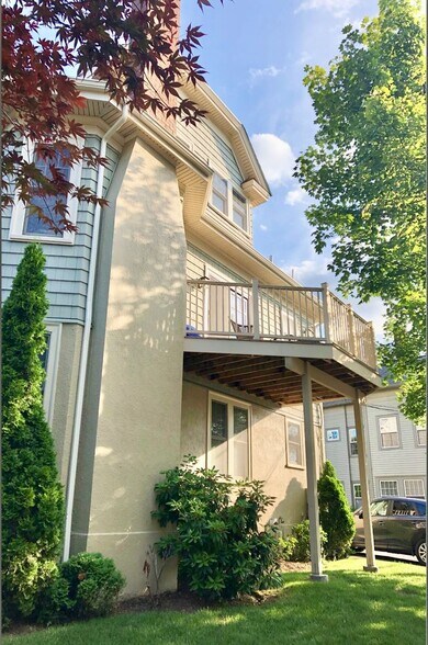 Building Photo - 108 Cole Ave