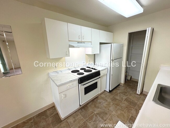 Building Photo - 94-638-533 Lumiaina St