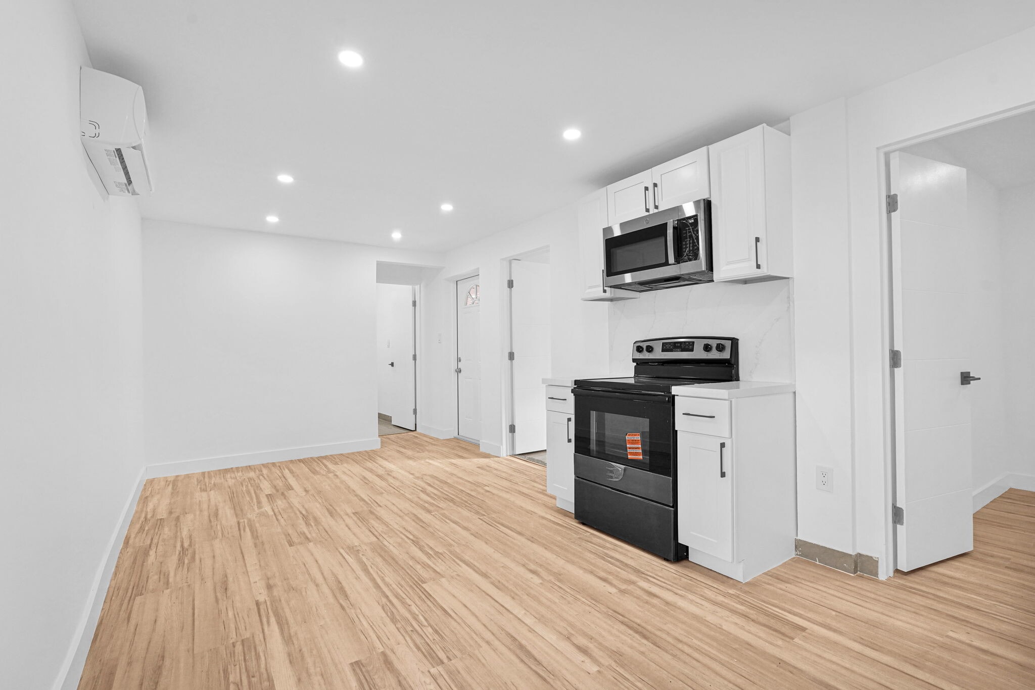 Building Photo - 2419 Coolidge St