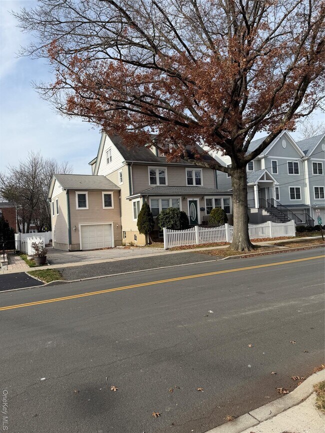 Building Photo - 52 Nelson Ave